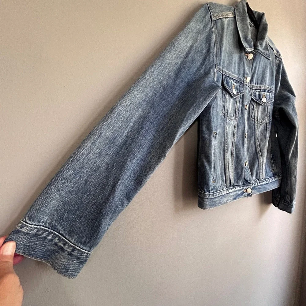 GAP Icon Denim Jacket Medium Wash Blue Cotton Trucker S/797118-00 Mens M